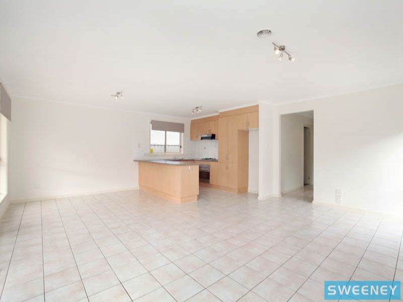 16 Wyperfeld Circuit, Caroline Springs - Thumbnail 4