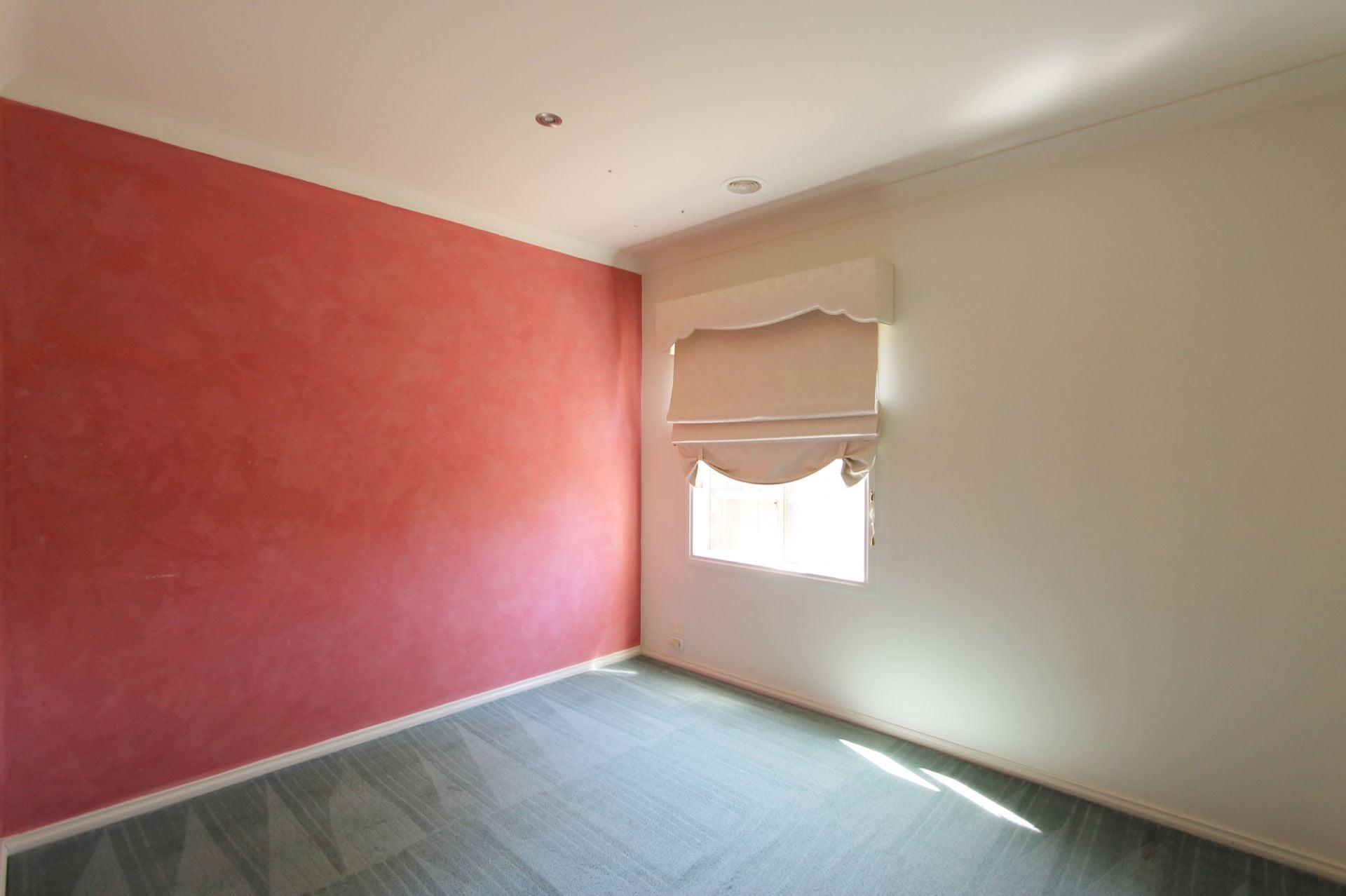 BEAUTIFUL THREE BEDROOM MUST SEE!