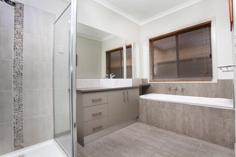 11 Rutherglen Way, Caroline Springs - Thumbnail 8