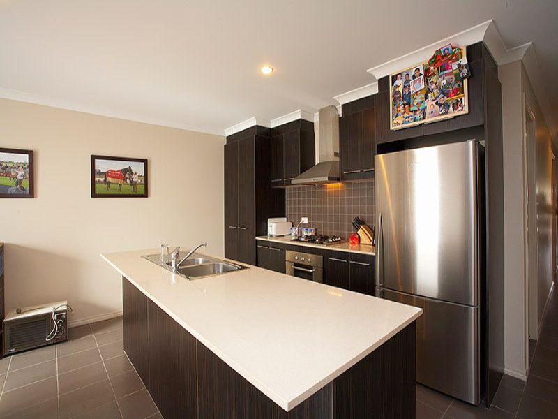 51 Dargy Amble, Point Cook - Thumbnail 3