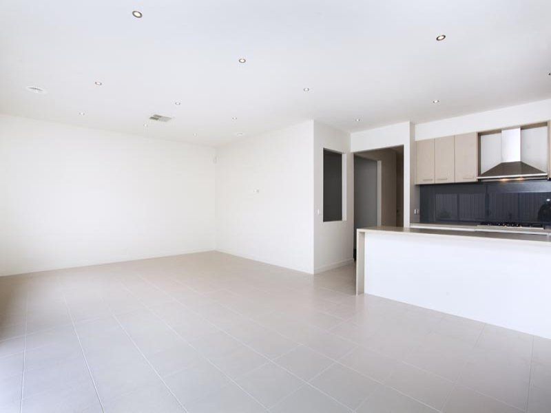 111 Oakview Parade, Caroline Springs - Thumbnail 4