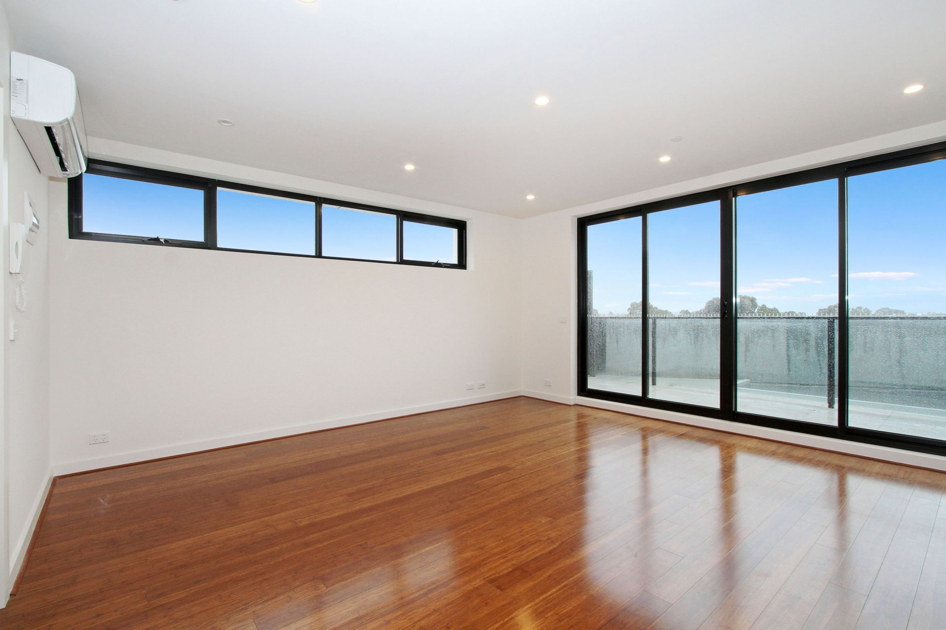 CONTEMPORARY AND CHIC - WELCOME TO 