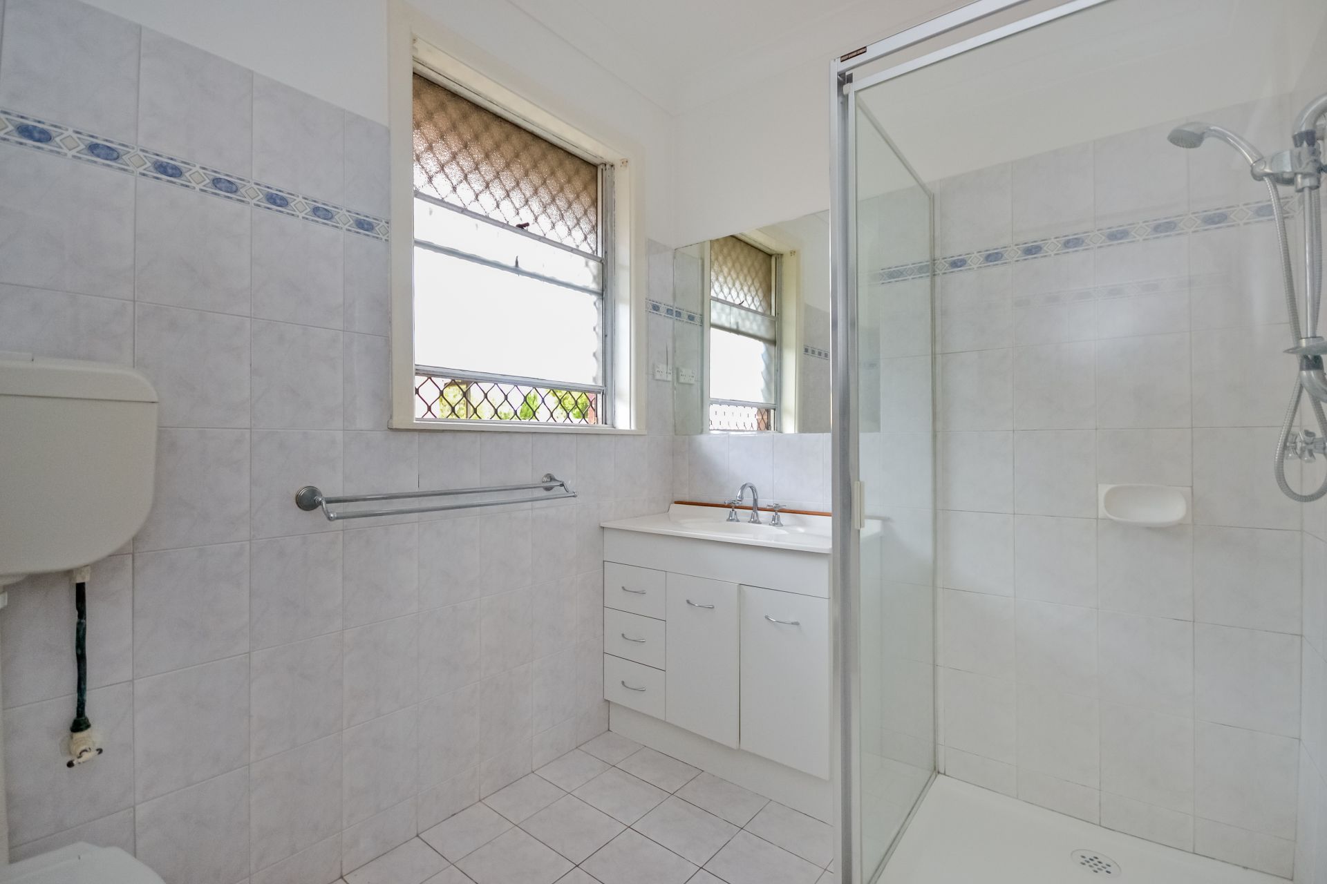 CUTE, COSY AND CONVENIENTLY LOCATED