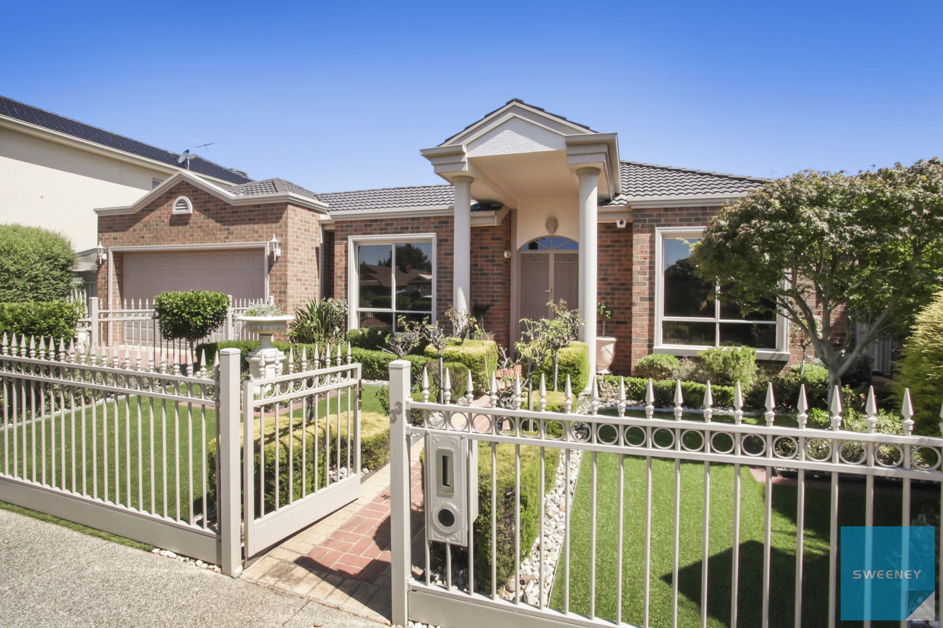33 Cairn Curran Terrace, CAROLINE SPRINGS Sweeney Estate Agents