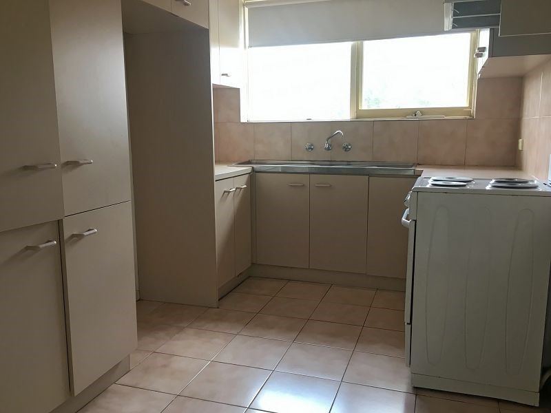 8/10 Roseberry Grove, Glen Huntly