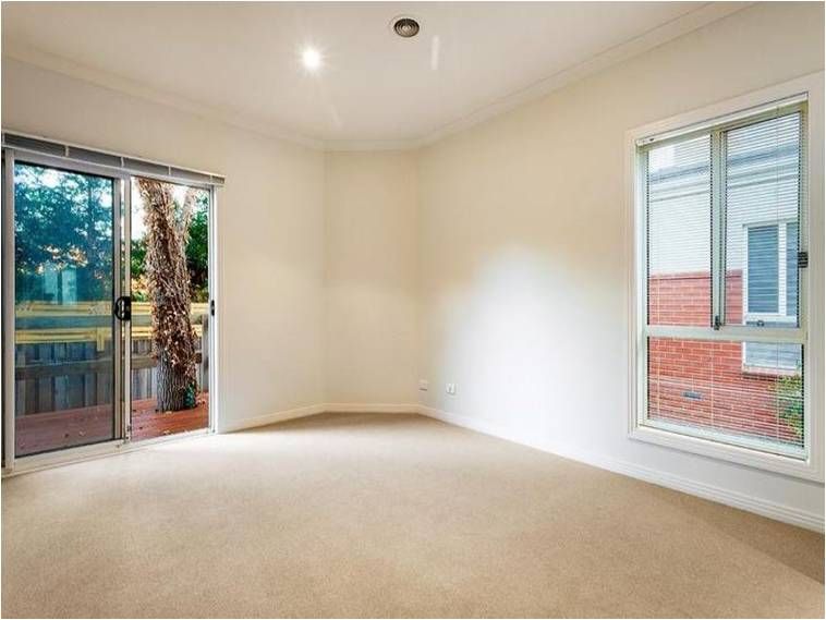 Stunning Townhouse in Viewbank College Zone