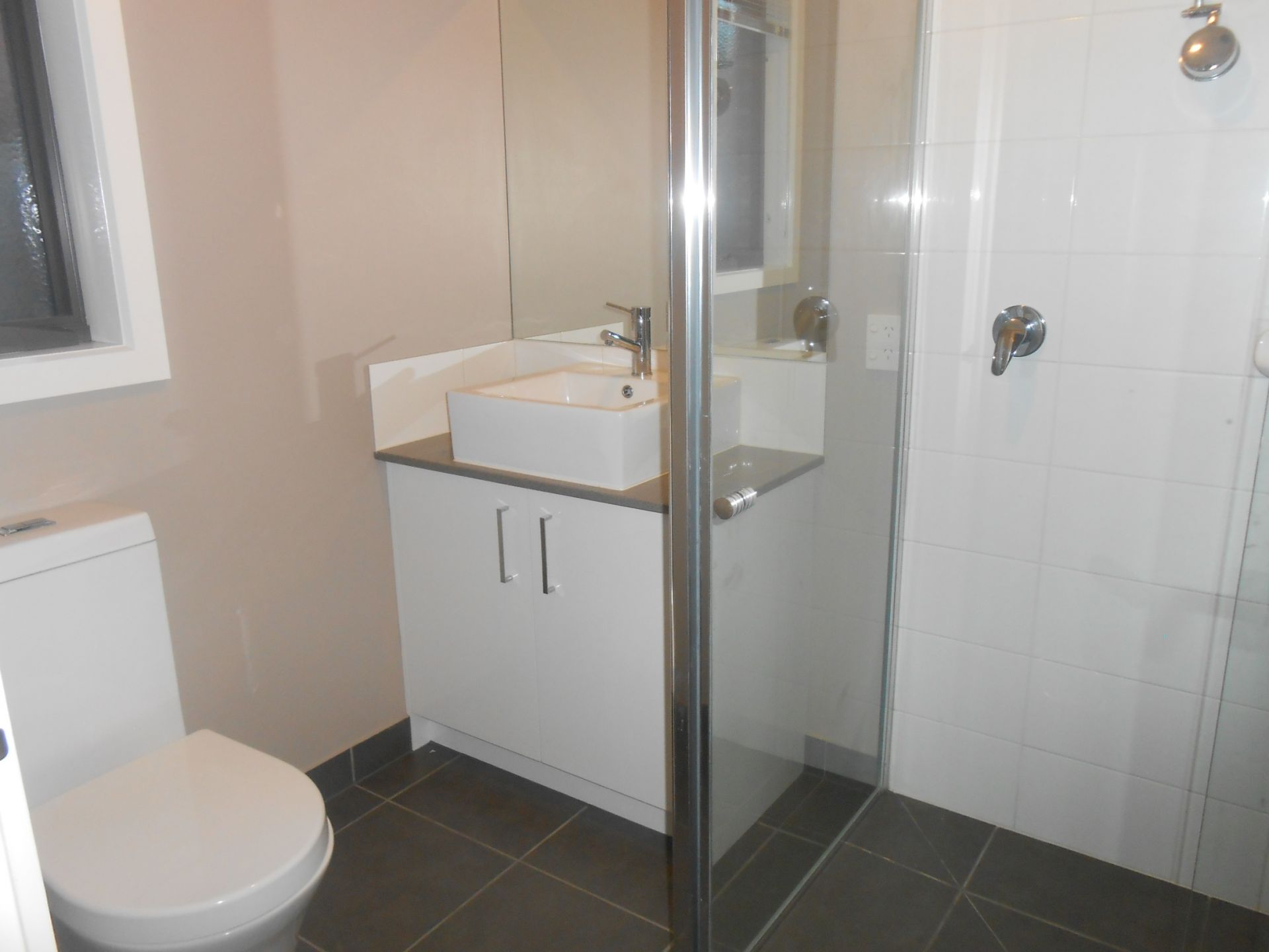 ***APPROVED APPLICATION PENDING*** INVITING & MODERN 4 BEDROOM FAMILY HOME