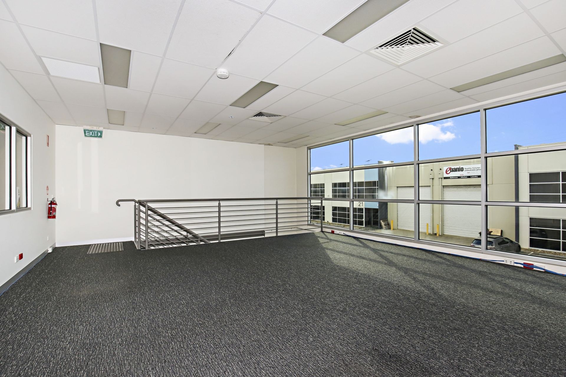 MODERN OFFICE / WAREHOUSE
