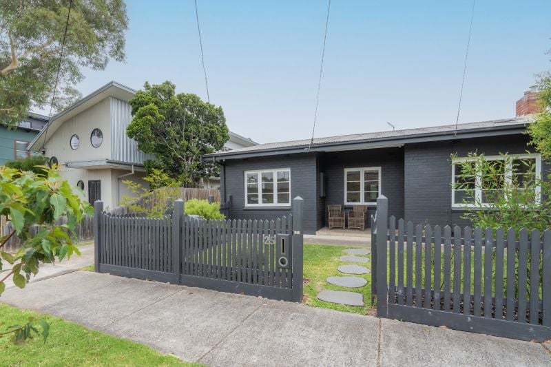 25 Penola Street, Preston
