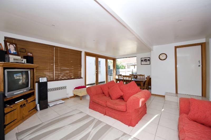 2 Margot Street, West Footscray - Thumbnail 5