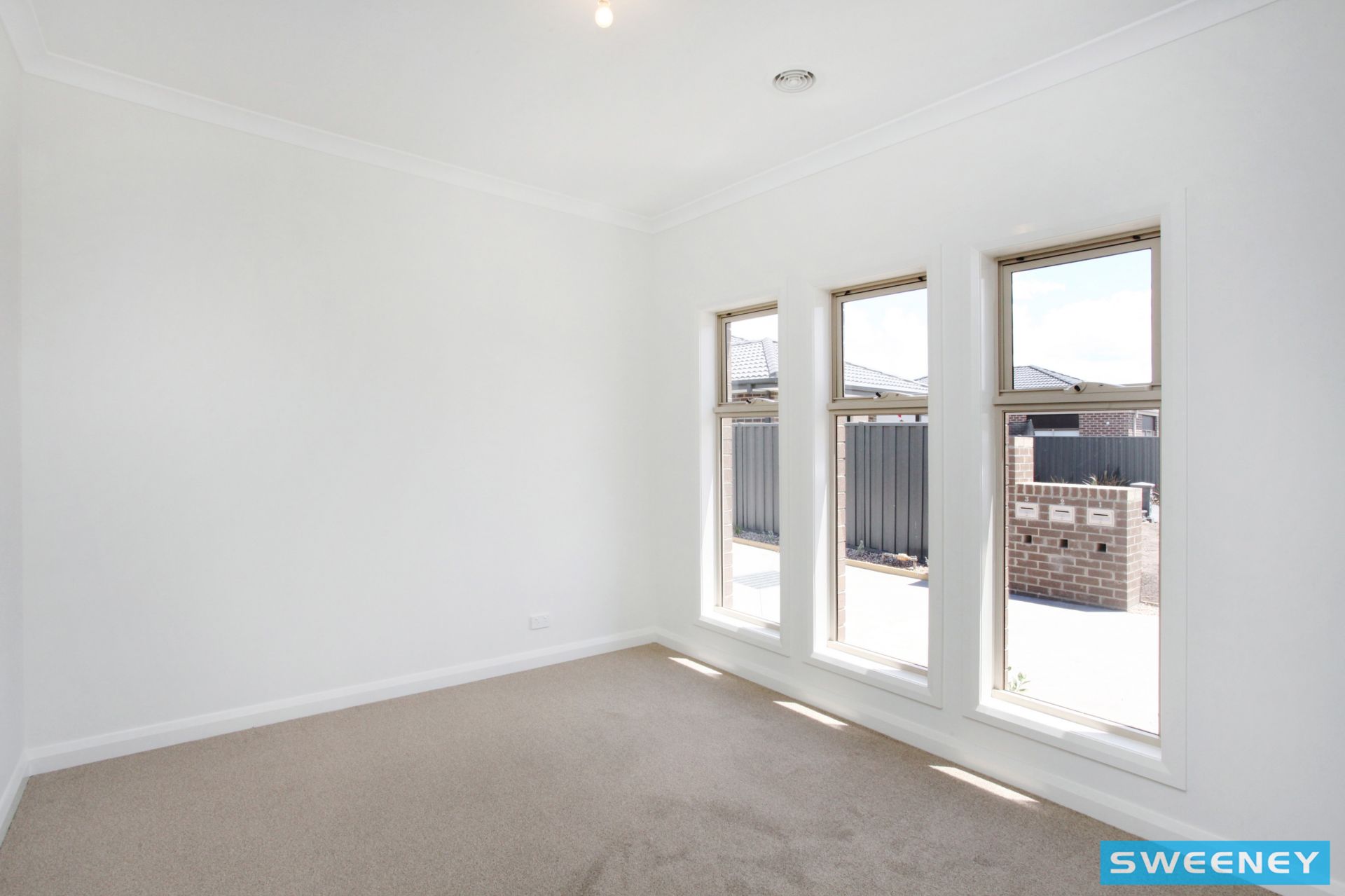 1/2 Lane Place, Hillside - Thumbnail 6