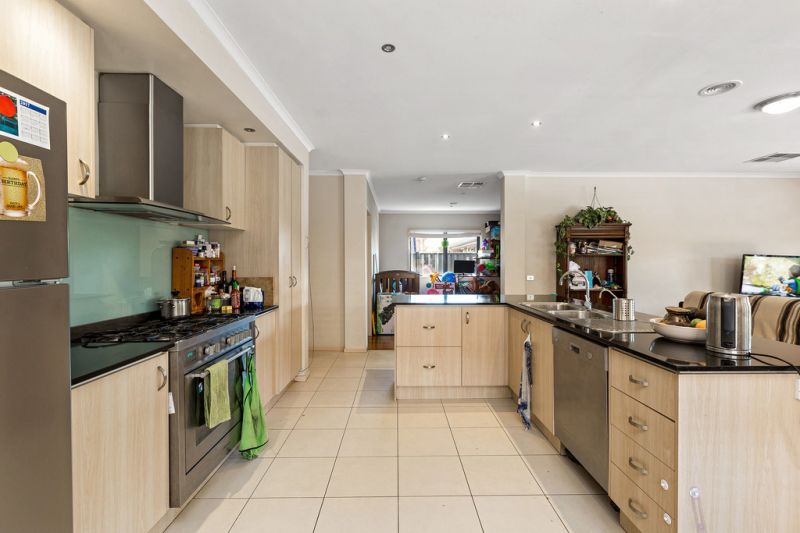 16 Blunden Grange, Point Cook - Thumbnail 5