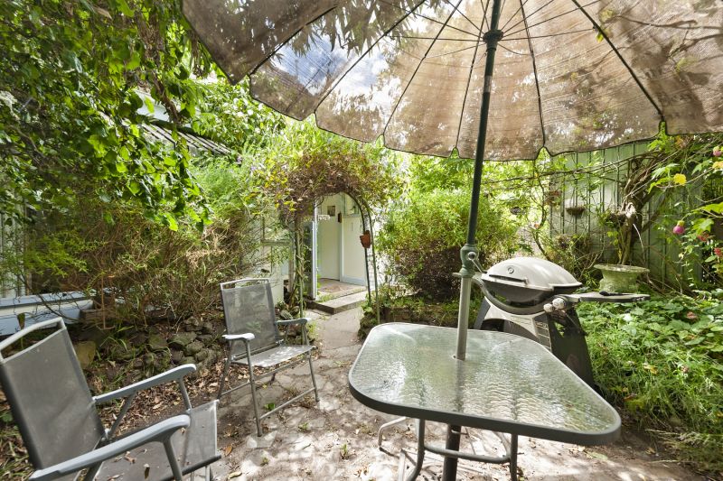 710 Doveton Street North, Soldiers Hill, Soldiers Hill - Thumbnail 2