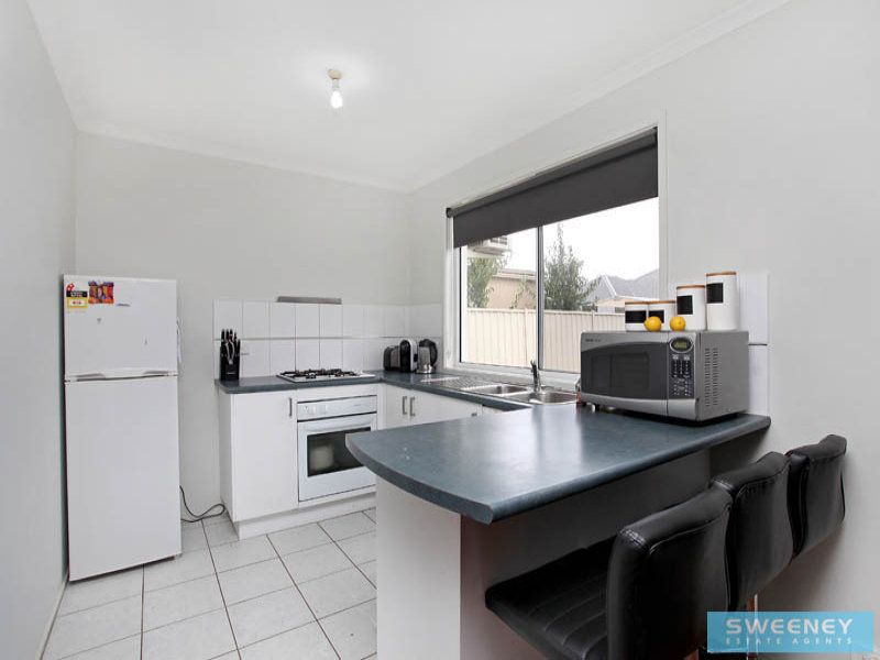 28 Blakeville Drive, Caroline Springs - Thumbnail 5