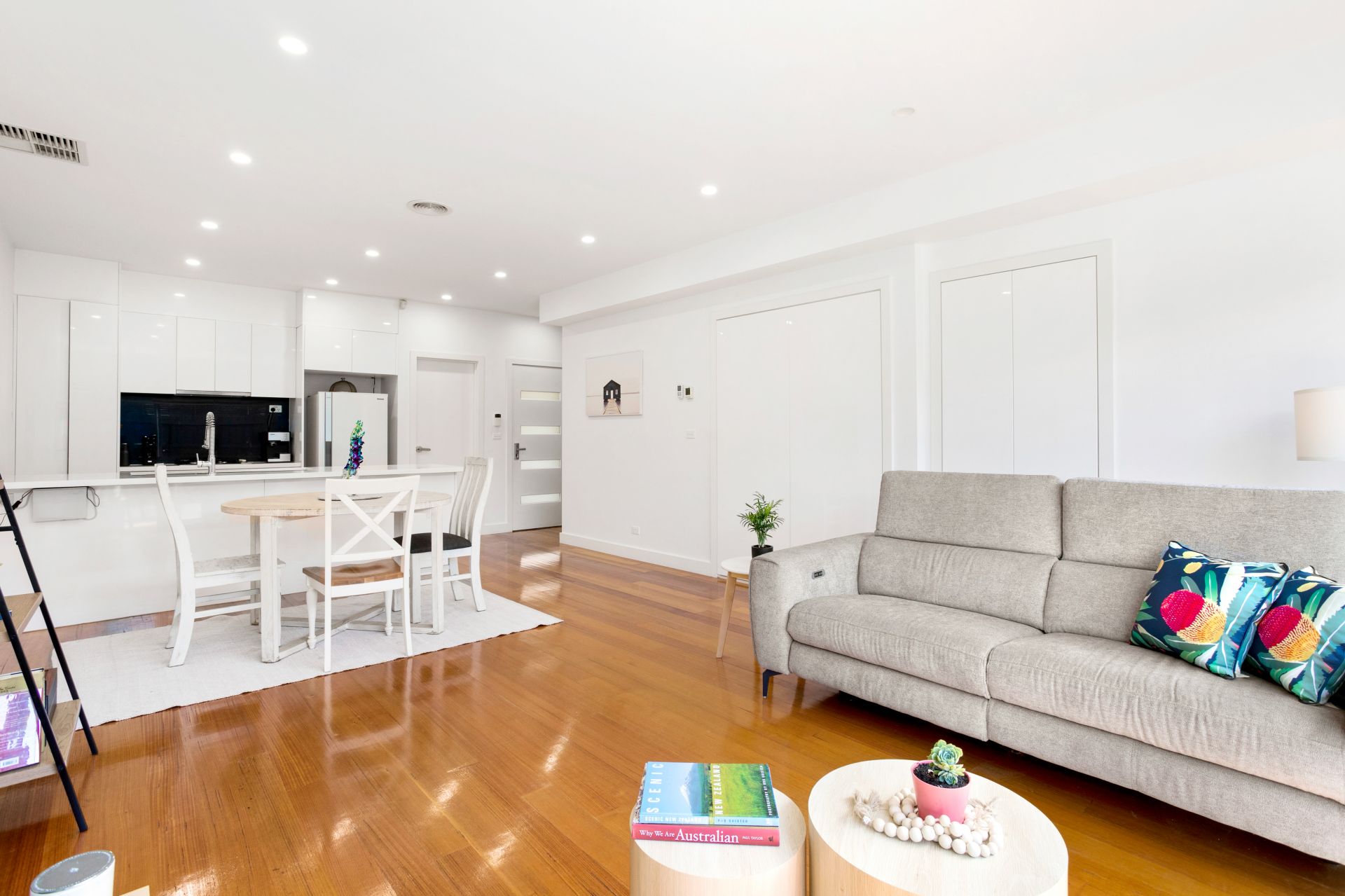 2/1 Joel Avenue, Altona North - Thumbnail 2