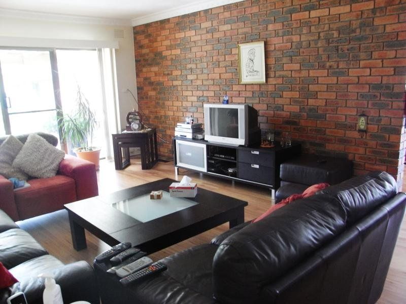 SPACIOUS FAMILY HOME! CLOSE TO TRANSPORT AND ALL AMENITIES!