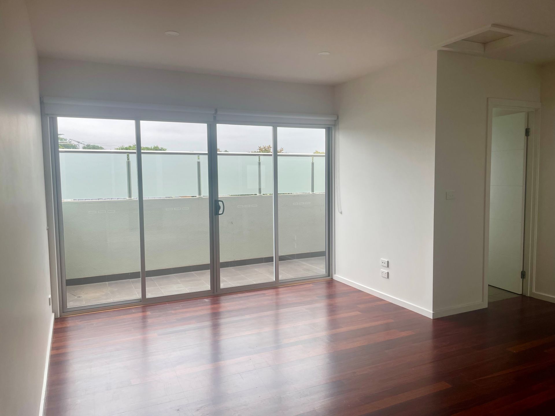Neat townhouse - one week's free rent!