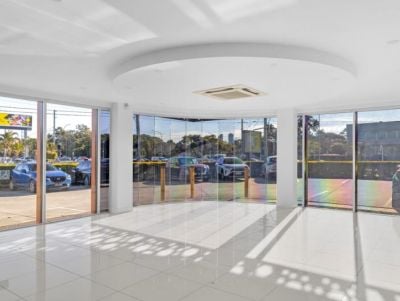 VERSATILE OFFICE/SHOWROOM/WAREHOUSE ON PROMINENT CORNER