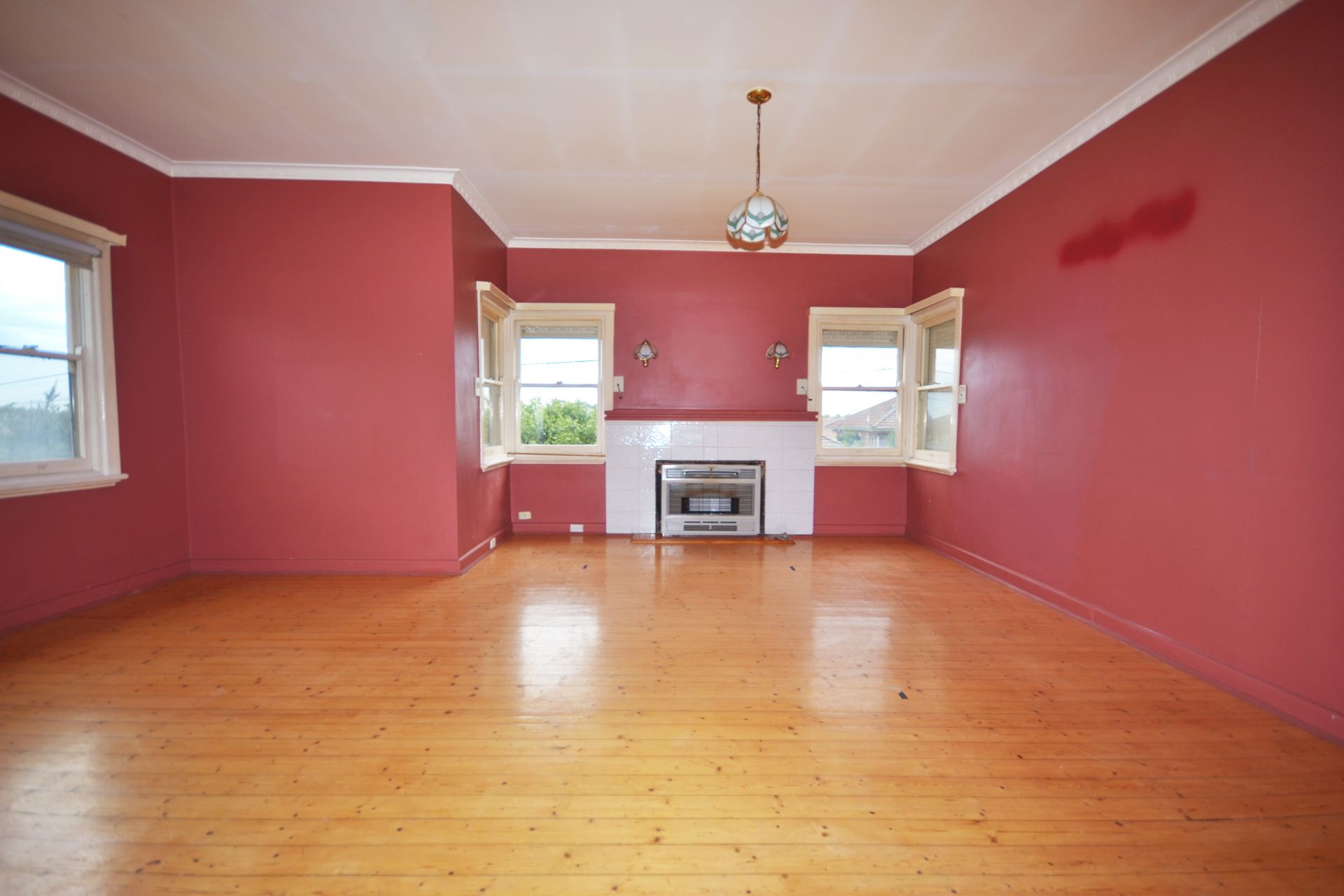 6 MONTH LEASE POSSIBLE - GOOD LOCATION!