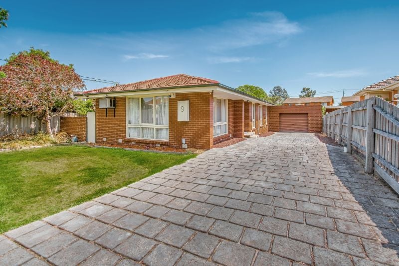 9 Menzies Parade, Lalor
