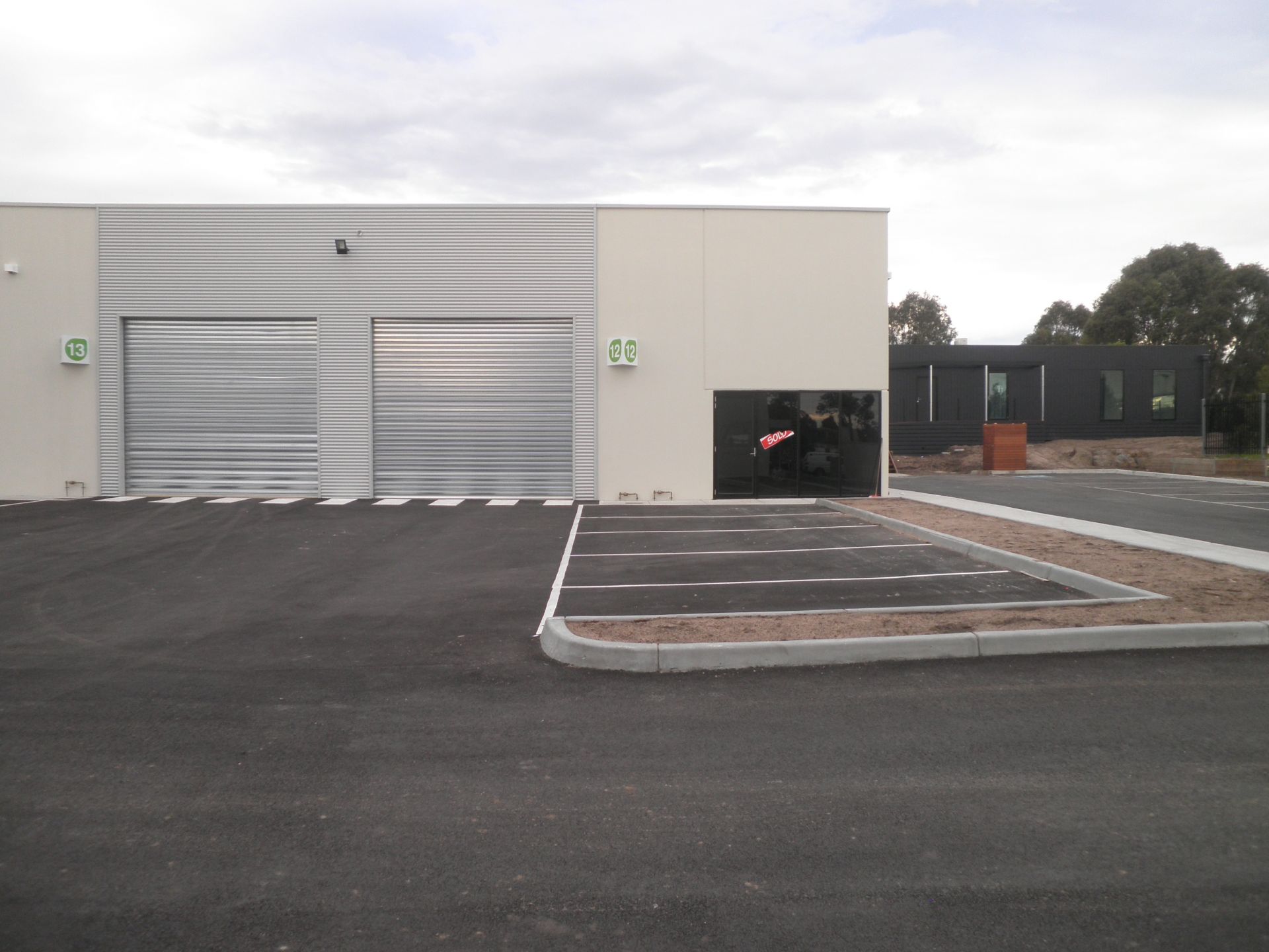 AS NEW 304 SQM WAREHOUSE IN M & M BUSINESS PARK