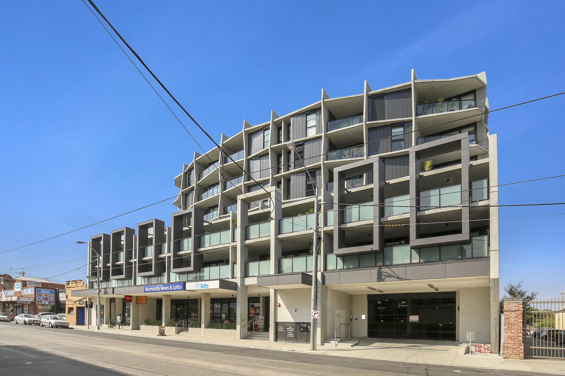 Enviable Lifestyle with City Views!!!
