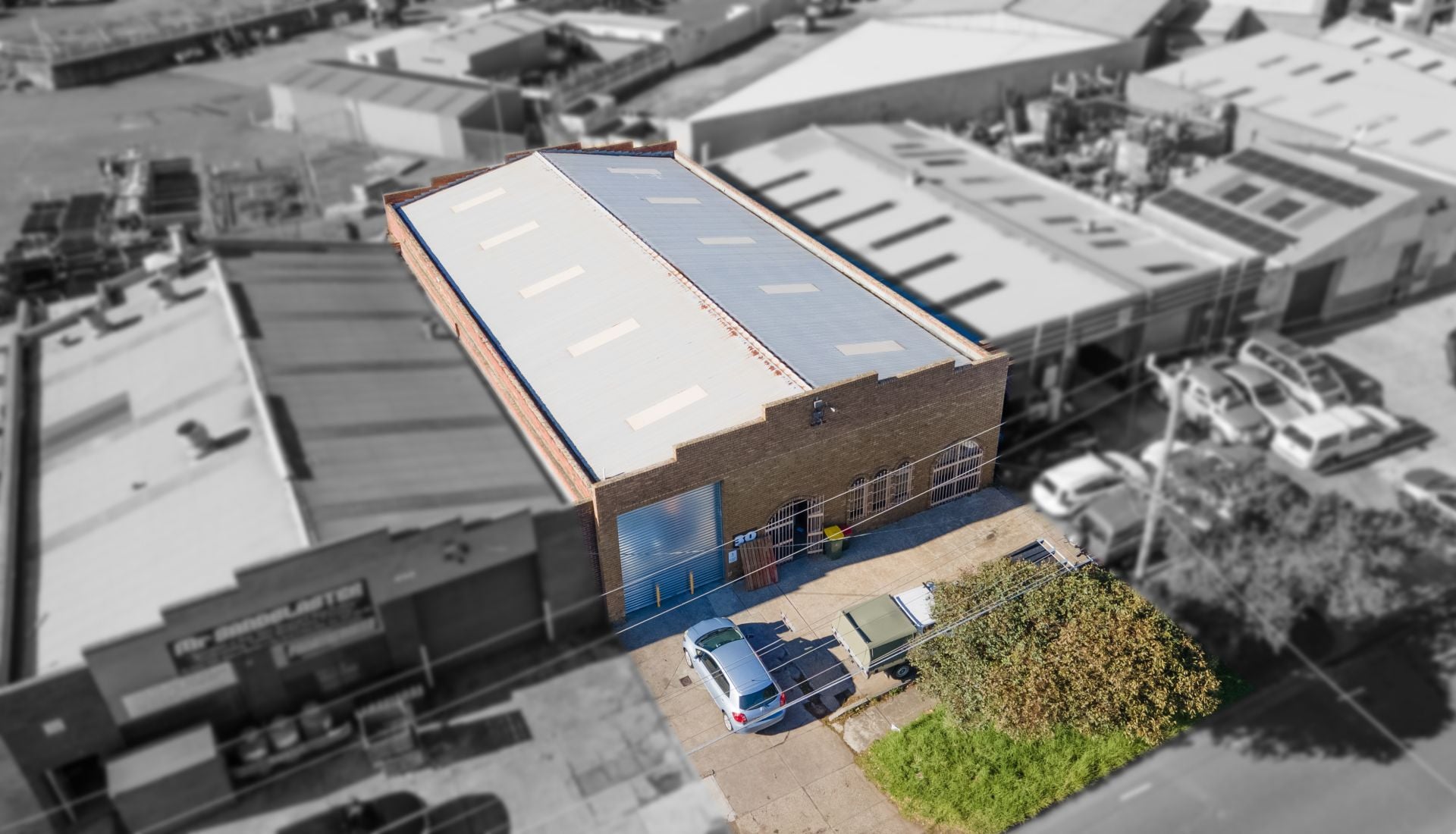 SECURE FREESTANDING WAREHOUSE IN CENRAL LOCATION