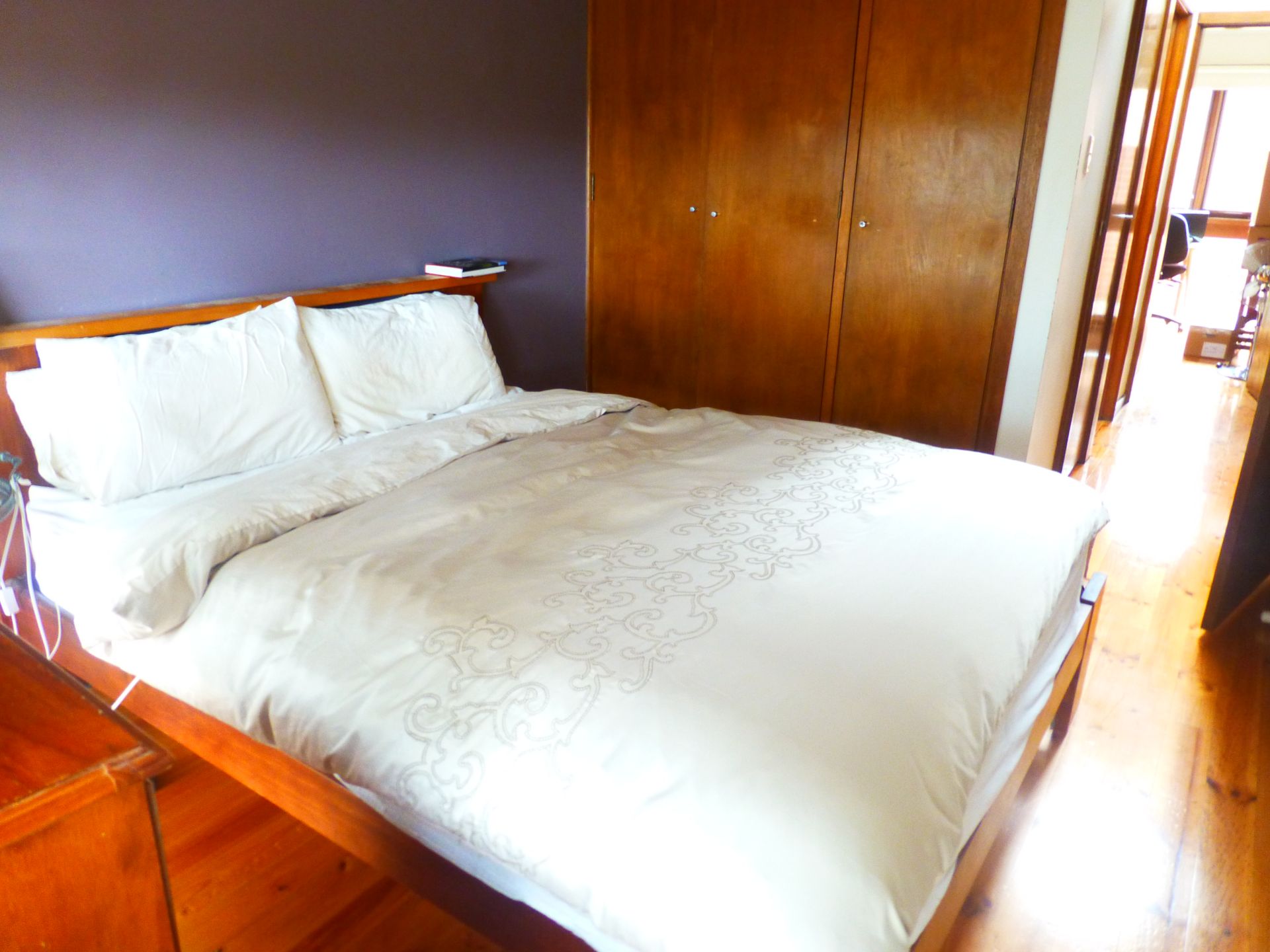 Spacious 2 Bedroom Cosy Unit!
