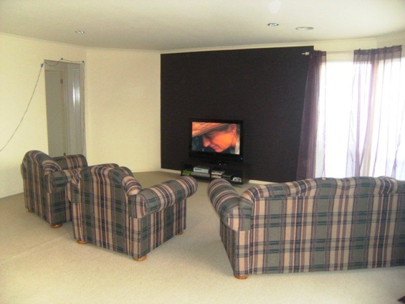 19 Barn Elms Parade, Caroline Springs - Thumbnail 4
