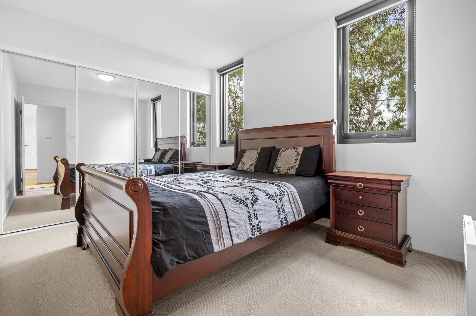 LIVE OR INVEST IN UNI HILL