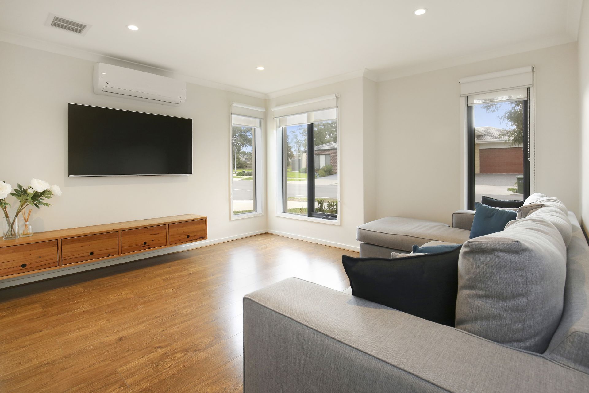 Sensational & Modern Style Townhouse