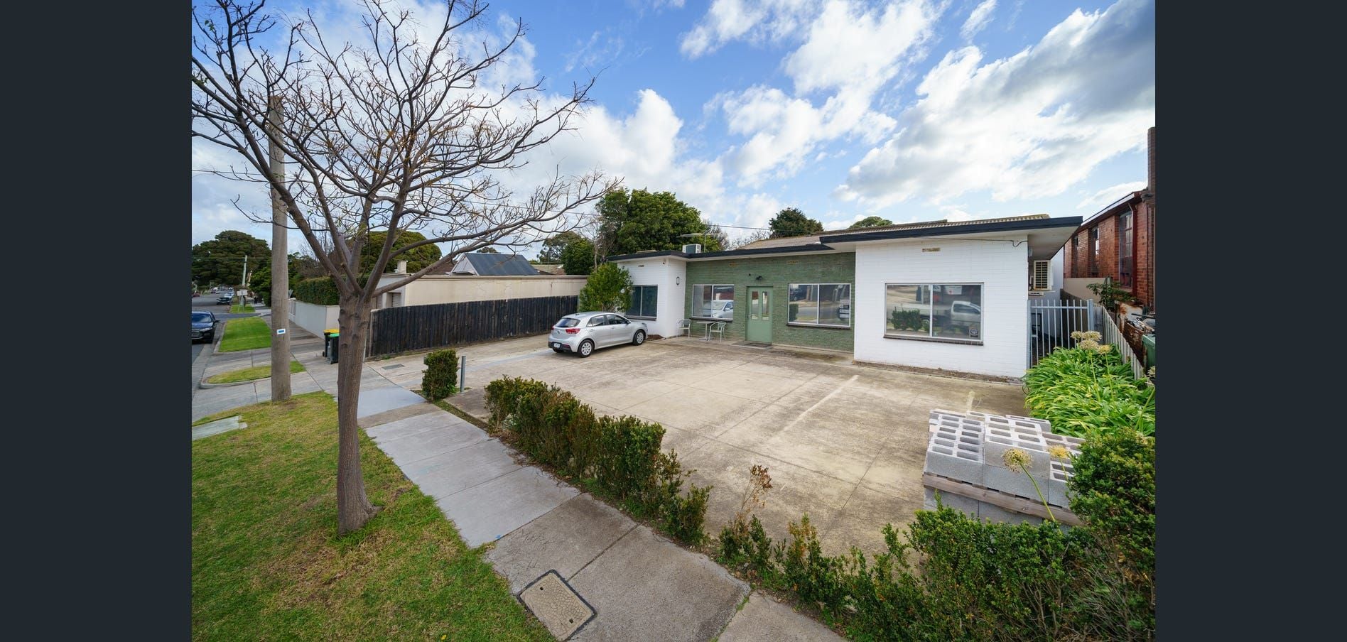 Perfect Blend of Office, Warehouse and Yard!