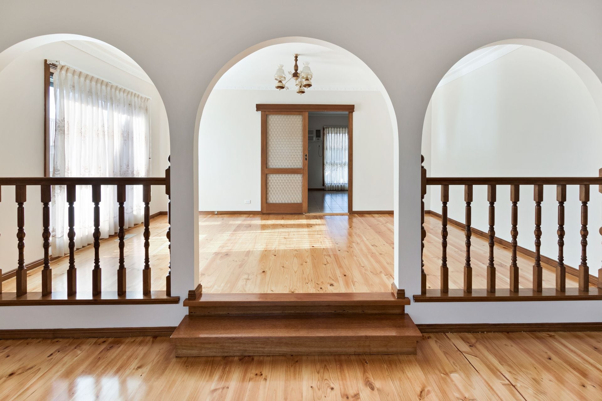 PERFECTLY POSITIONED FAMILY HOME!   **FRESHLY PAINTED**