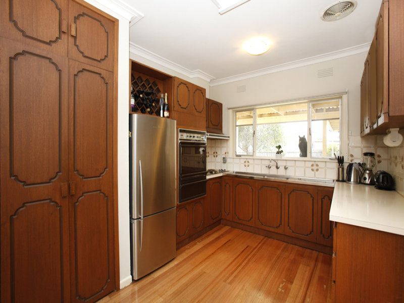 10 Chifley Avenue, Altona - Thumbnail 4