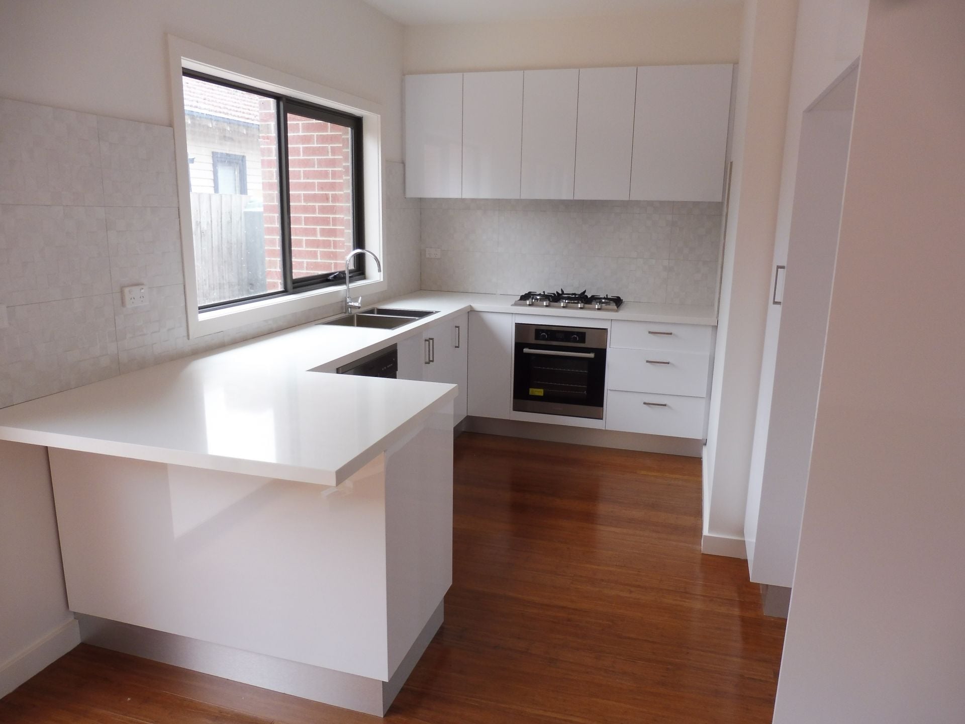 MODERN LIVING - NEARLY NEW