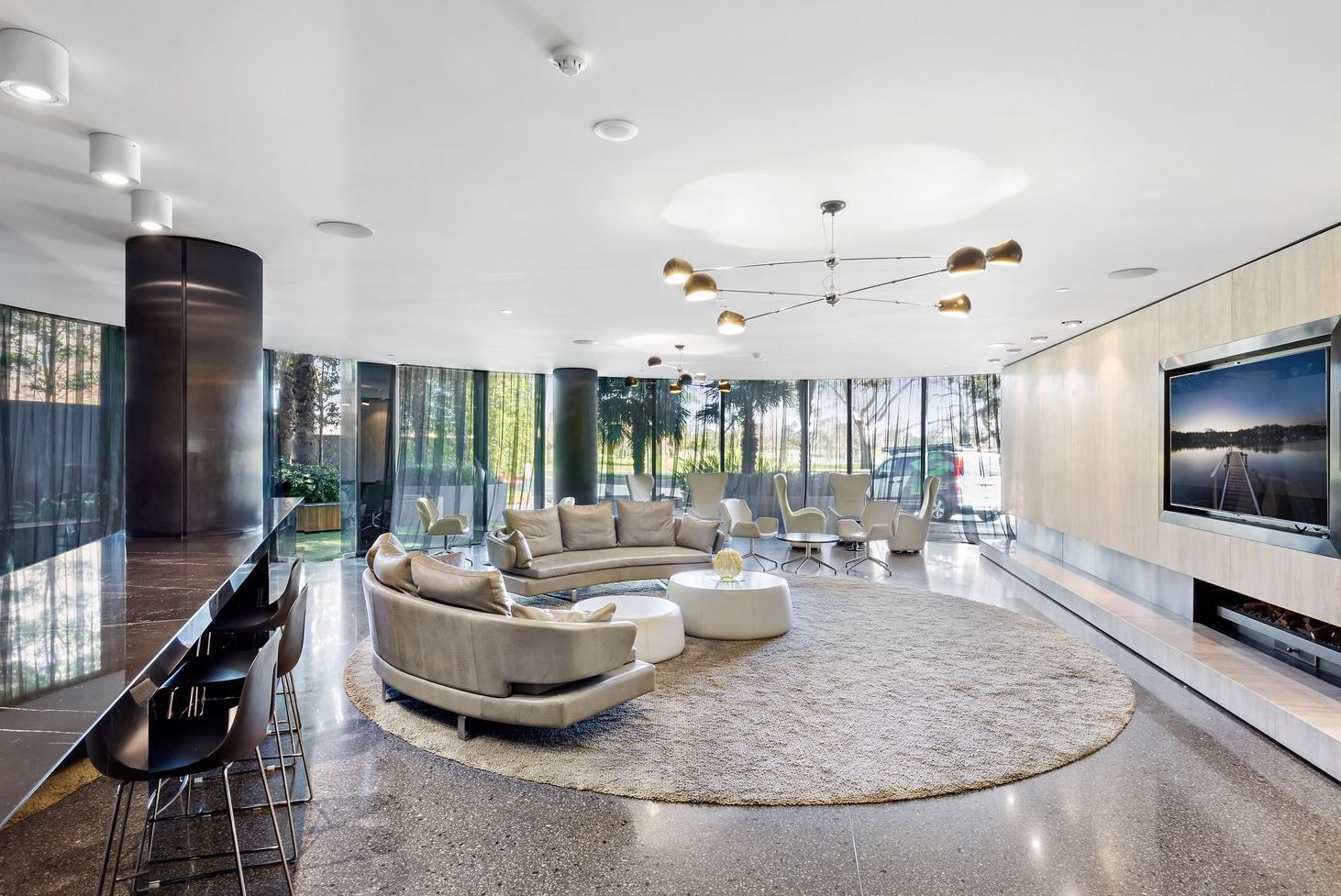 Monarc Magnificence, Marvellous Lifestyle