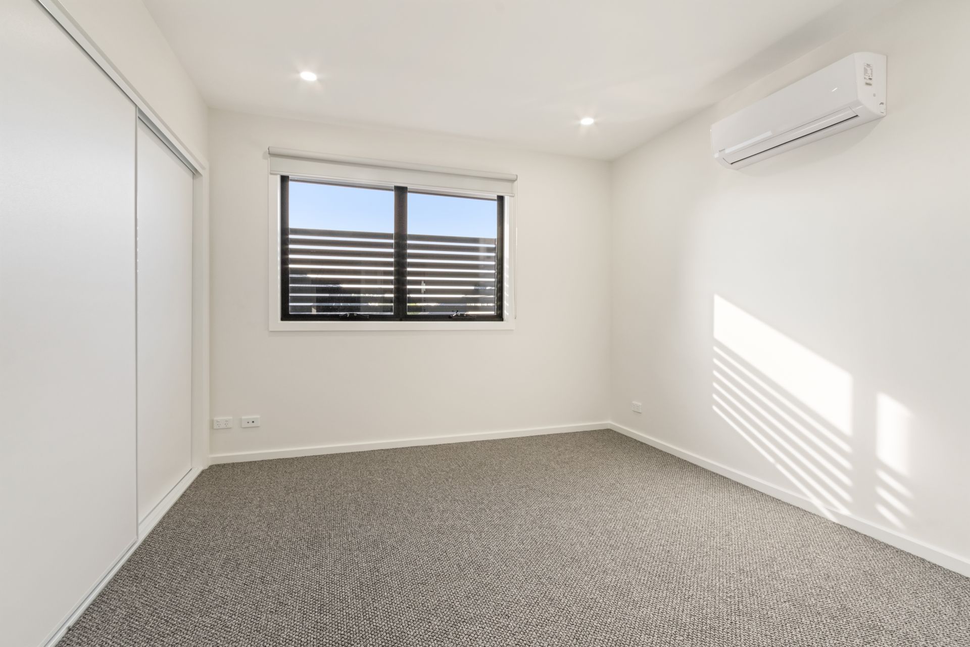 Stylish Luxury Townhouse in Reservoir