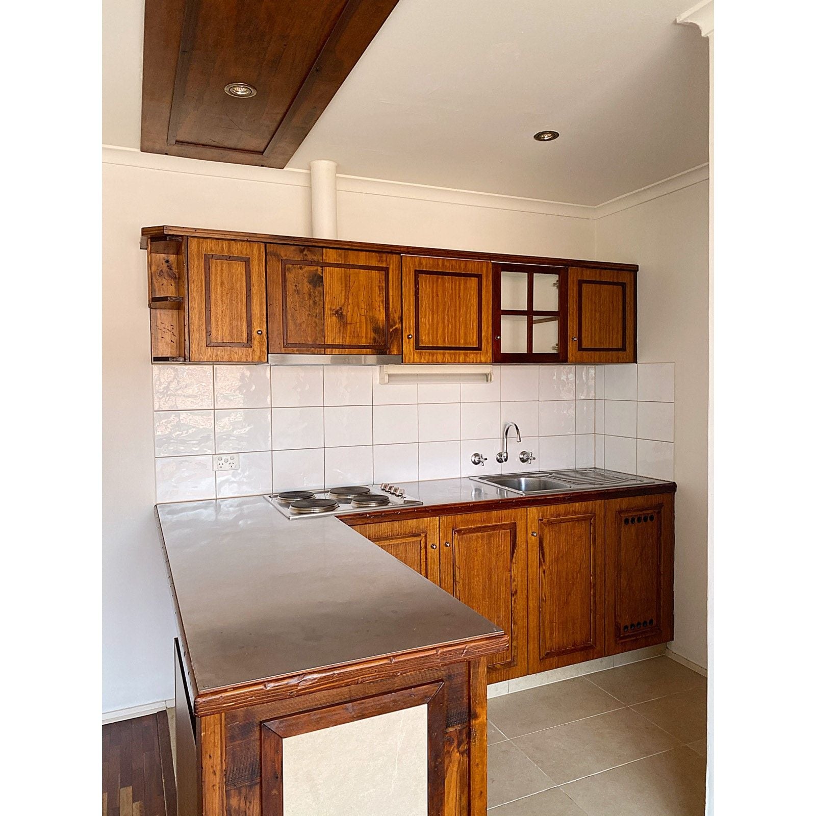 Refurbished Apartment, High St At Your Doorstep