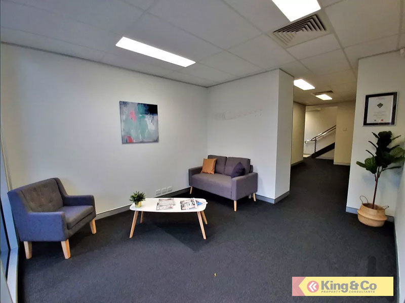 MODERN OFFICE WITH TEN CAR BAYS