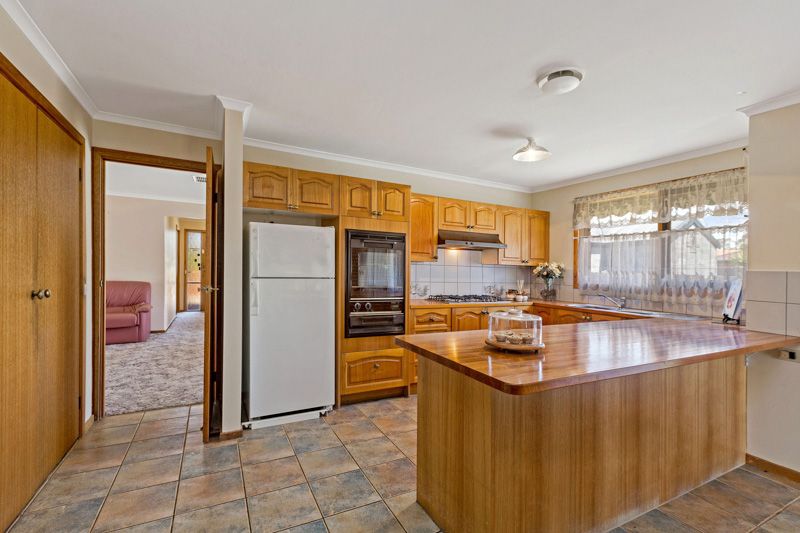 13 Markey Court, Altona Meadows - Thumbnail 4