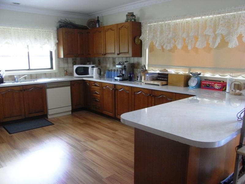 SPACIOUS FAMILY HOME! CLOSE TO TRANSPORT AND ALL AMENITIES!