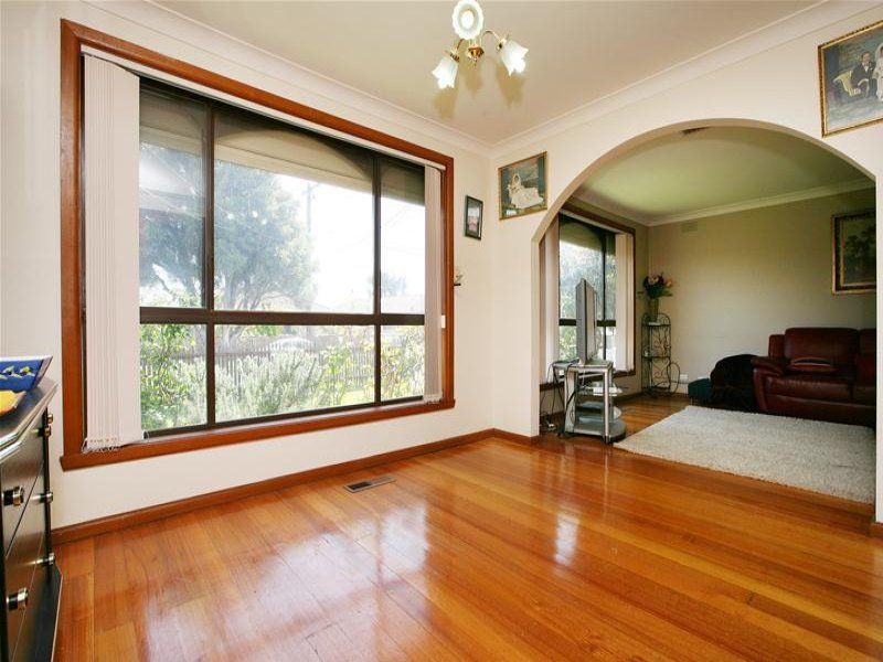 Well Maintained Family Home, Close to All Amenities!!