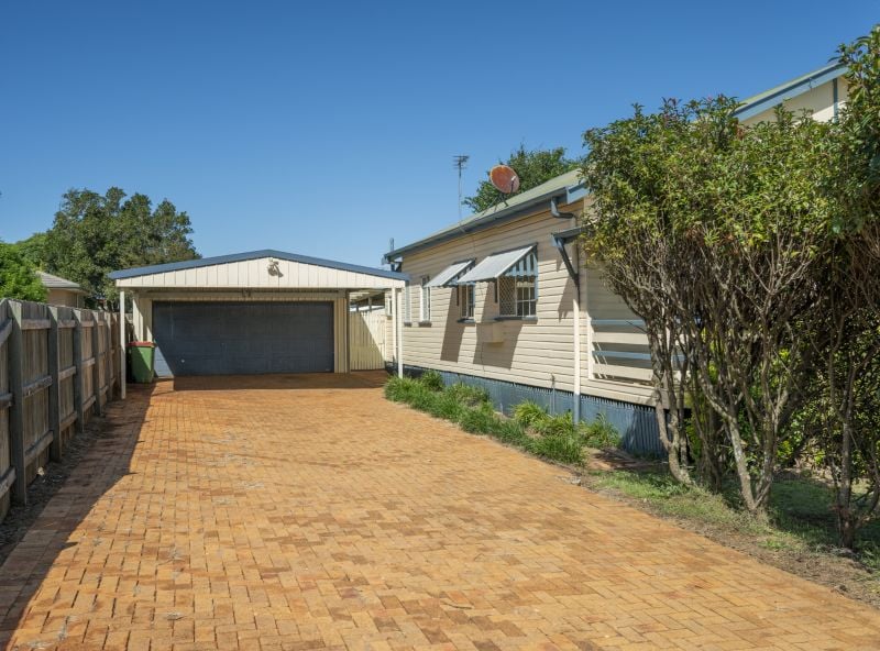 176 South Street, Centenary Heights QLD, Centenary Heights - Thumbnail 2