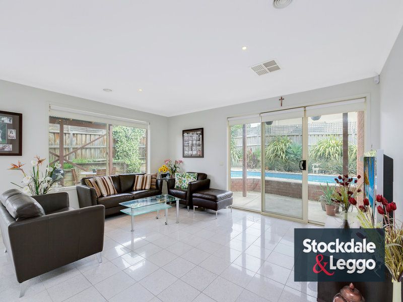 13 Strathoon Crescent SOUTH MORANG, South Morang - Thumbnail 8