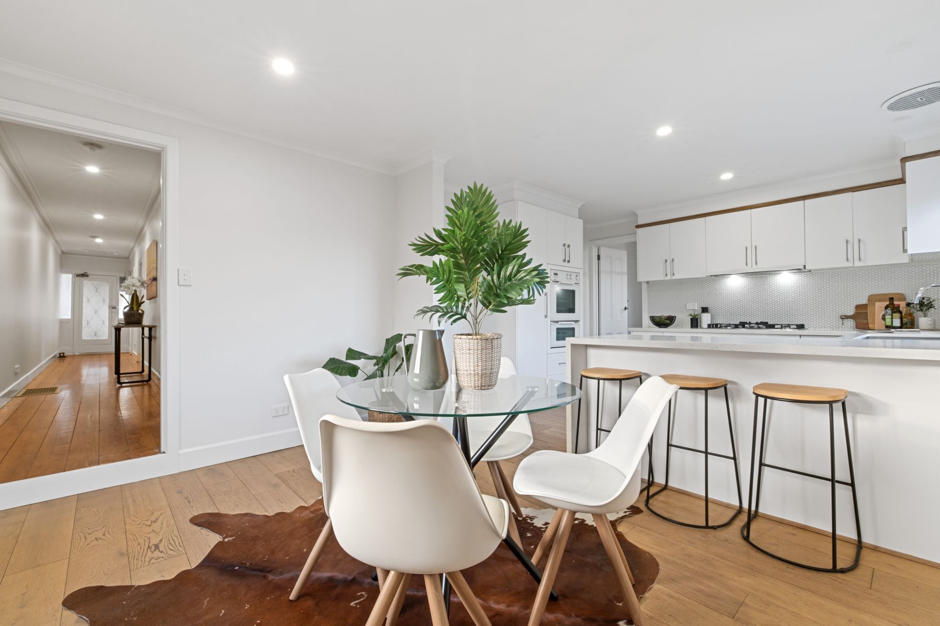 Central Position, Full Of Charm