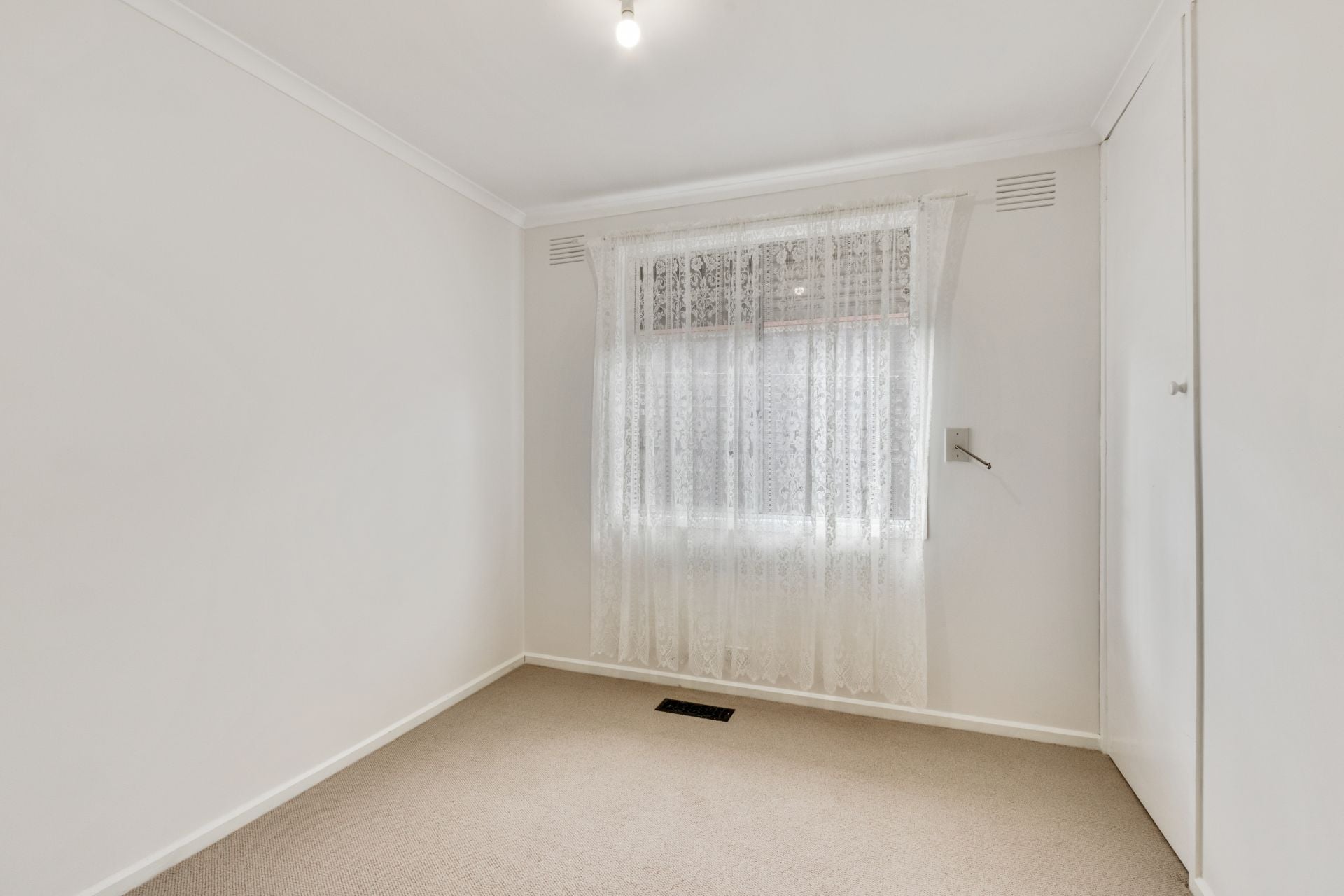 CENTRALLY LOCATED & PERFECTLY PRICED
