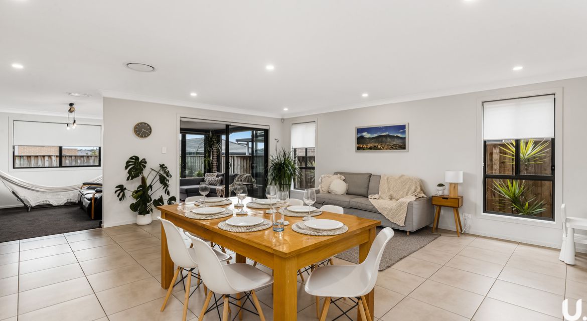 Colebee 61 Sugarloaf Crescent