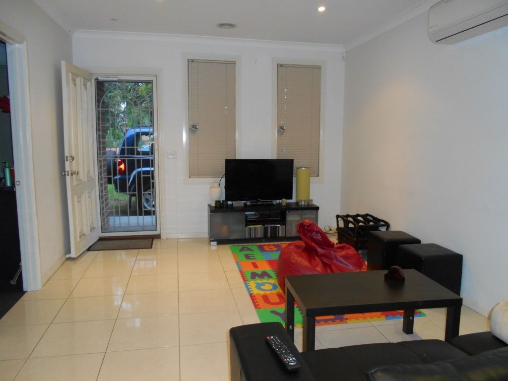 3 BEDROOM, 2 BATHROOM TOWNHOUSE