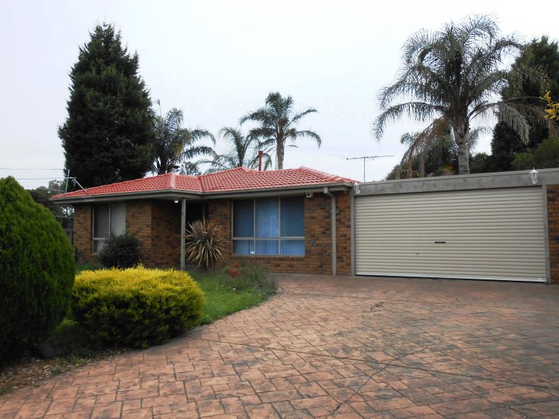 18 Pommel Crescent, Epping