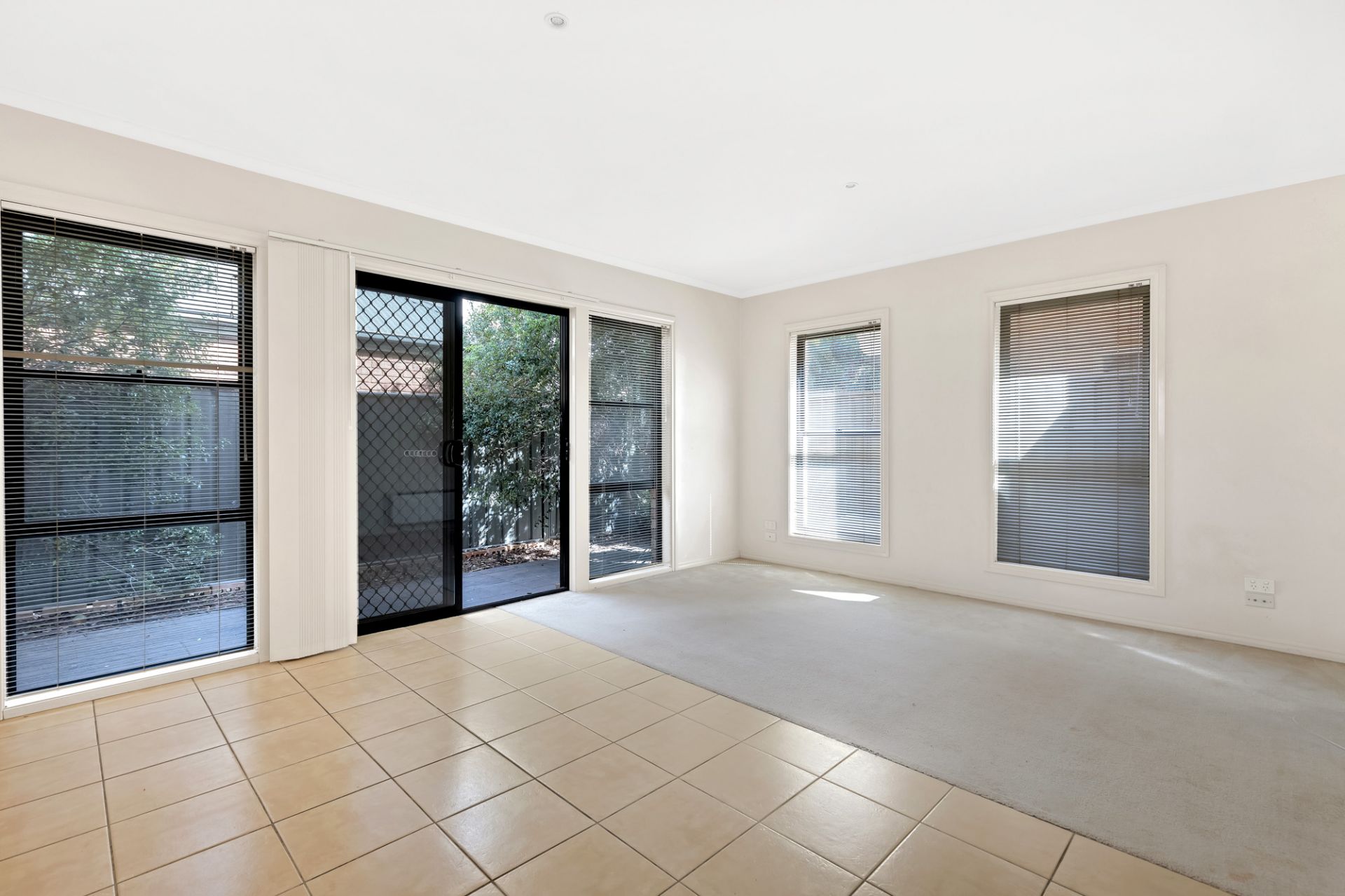 1/8 Lauffre Walk, Caroline Springs - Thumbnail 6